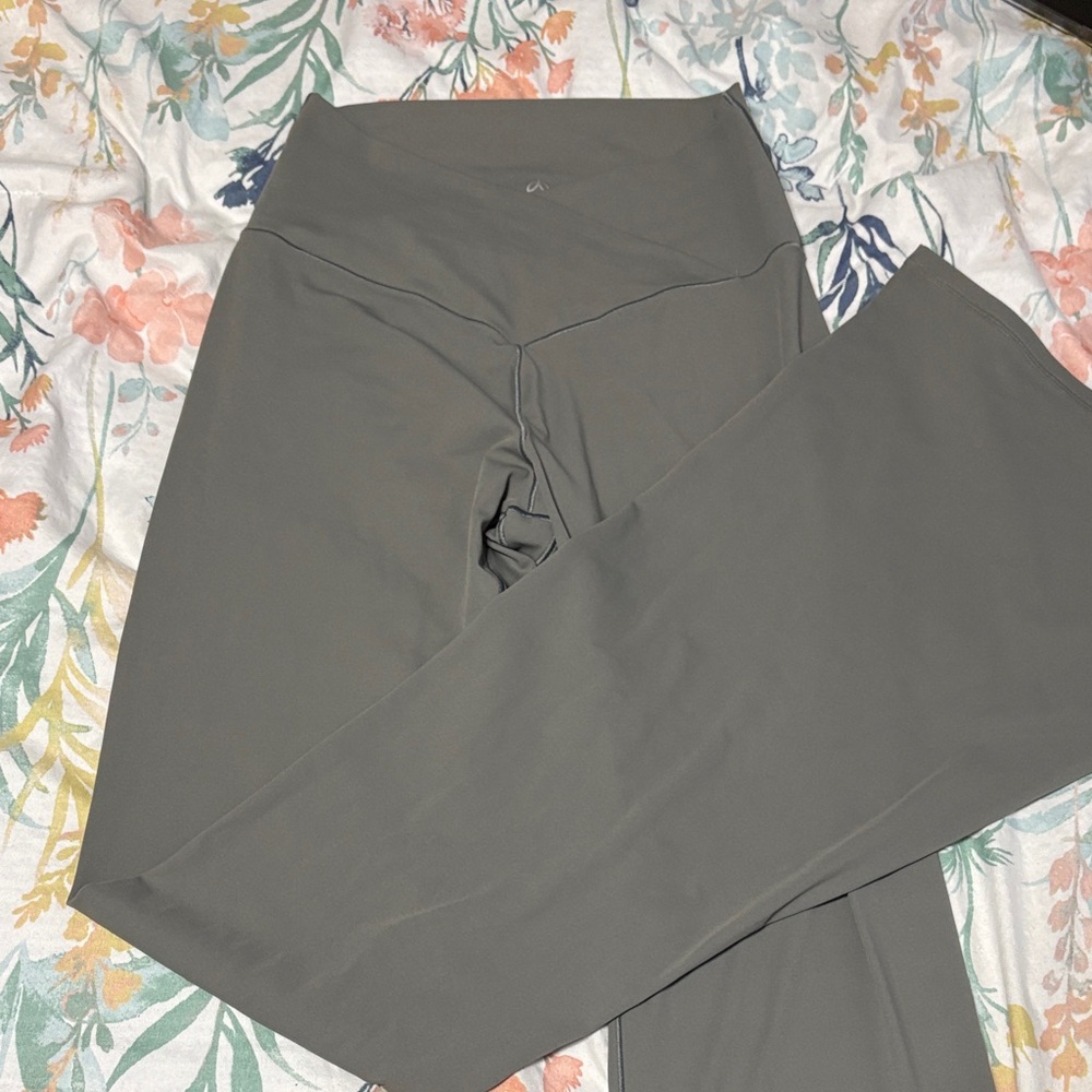 Ashen Green High-Waist Yoga Leggings